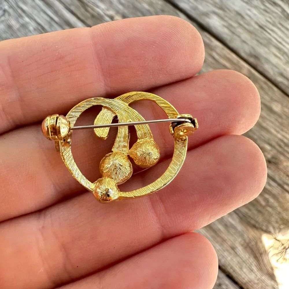 Vintage Jewelry Gold Tone Faux Pearl Brooch Pin Simple Design